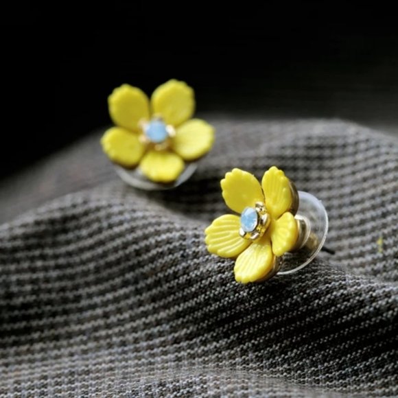 Yellow Daisy Flower Rhinestone Gold Stud Earrings - Picture 6 of 10